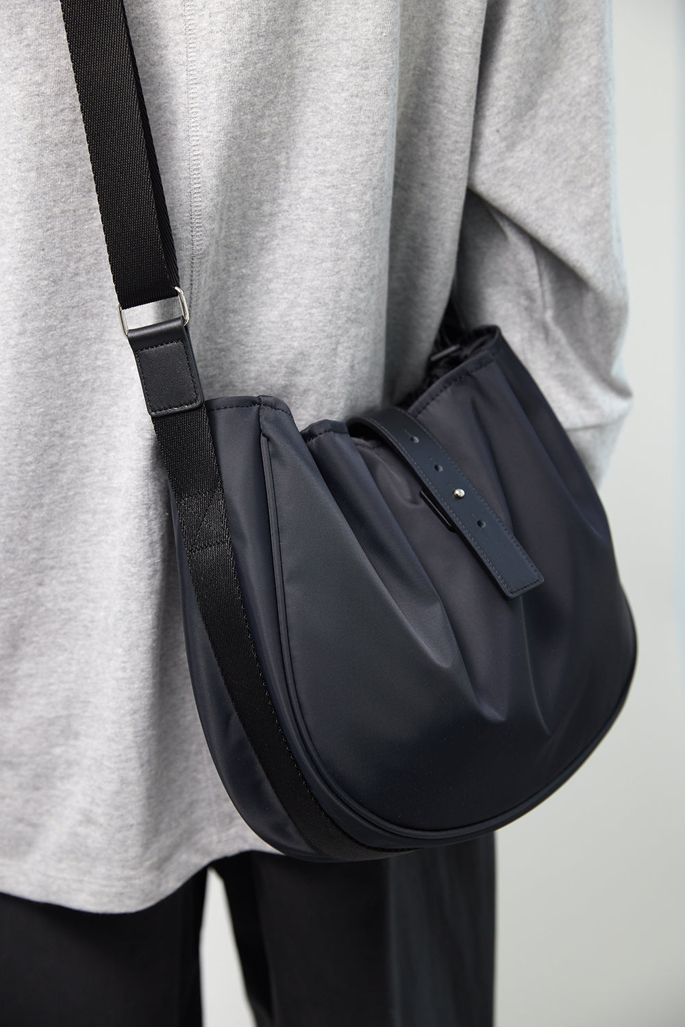 Hatchingroom - Wavy Bag Middle High Density Nylon (Black) product image 9 | TRAB K-Fashion Australia