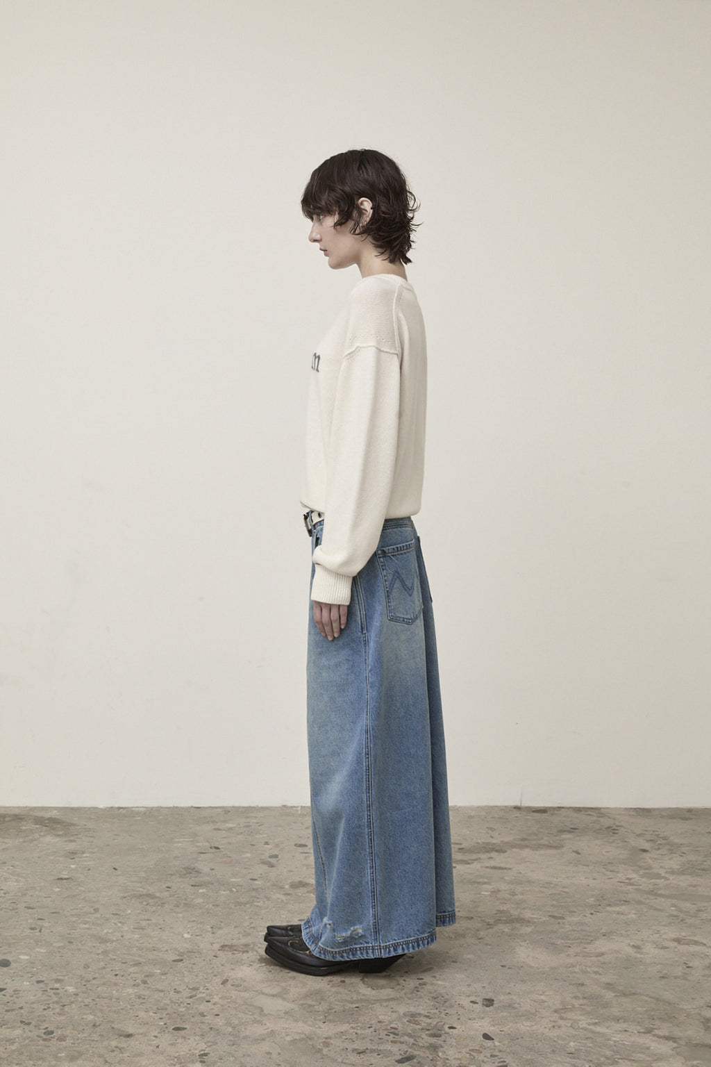 Matin Kim - Color Trim Line Logo Pullover (Ivory) product image 13 | TRAB K-Fashion Australia