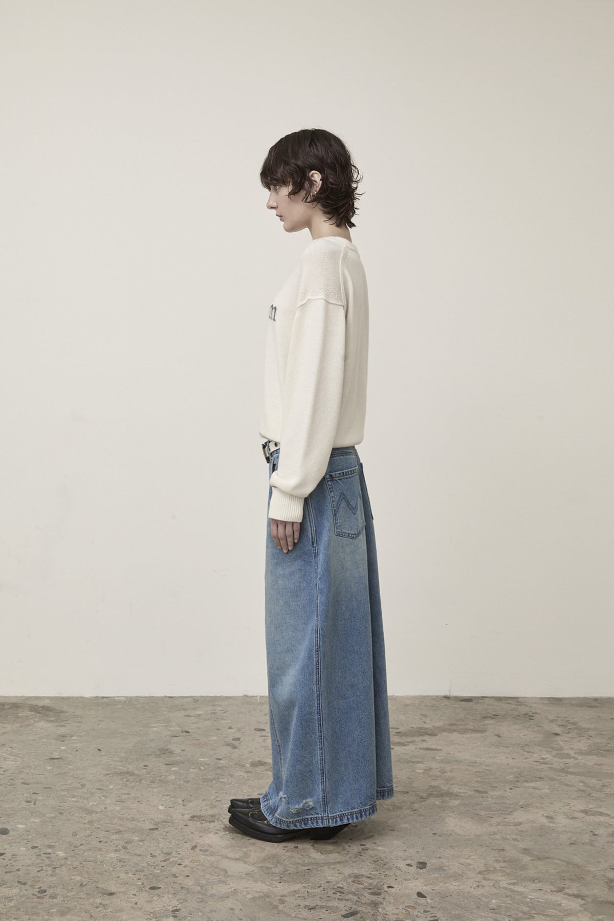 Matin Kim - Color Trim Line Logo Pullover (Ivory) product image 13 | TRAB K-Fashion Australia