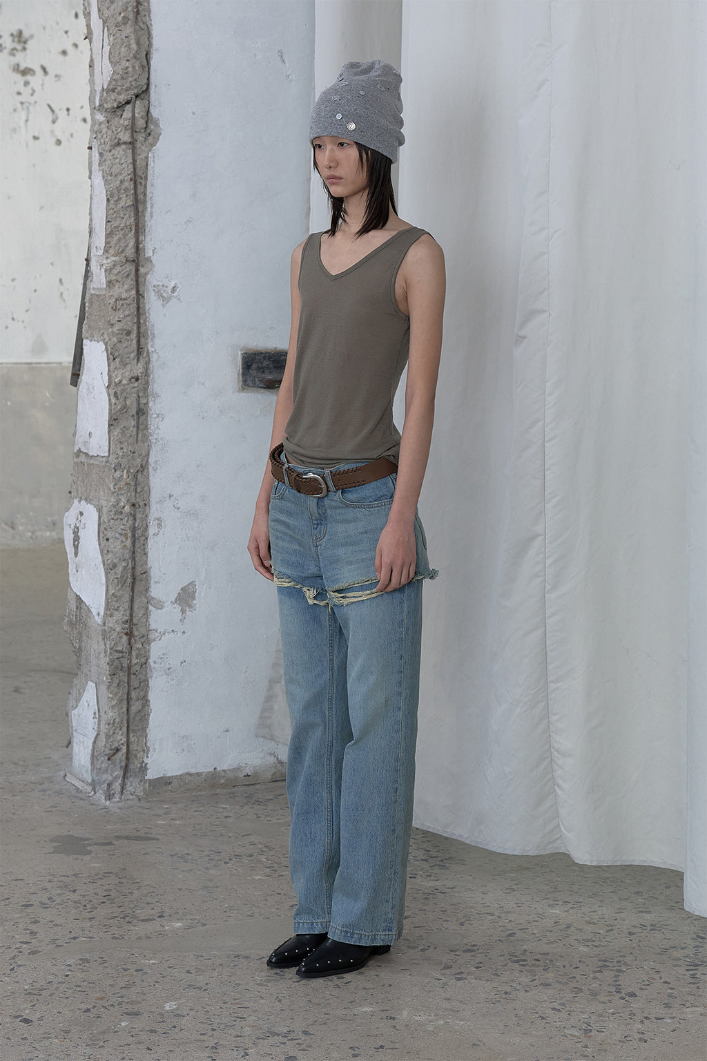 Deinet - Ist Kultur Sleeveless (Khaki) product image 2 | TRAB K-Fashion Australia
