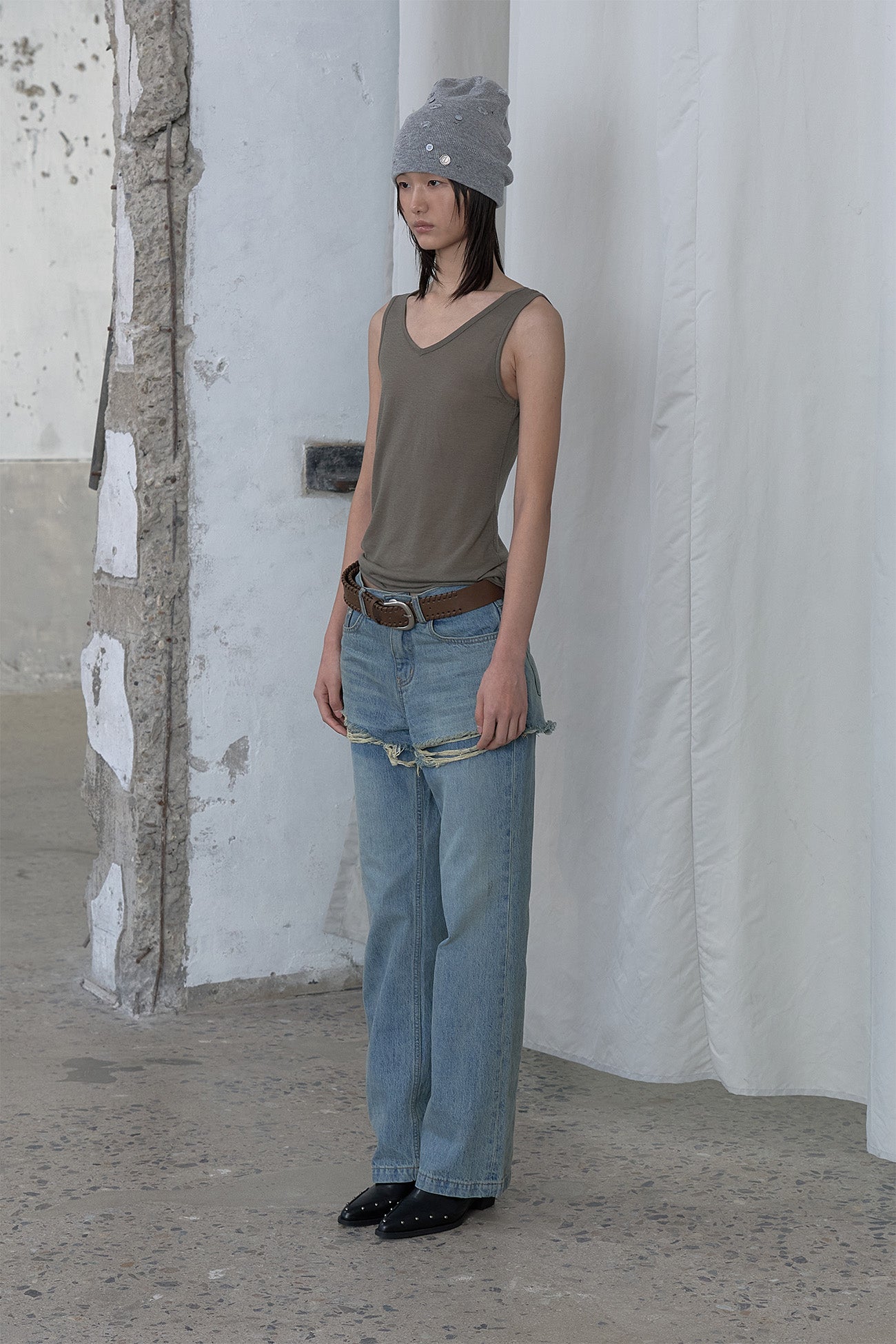 Deinet - Ist Kultur Sleeveless (Khaki) product image 2 | TRAB K-Fashion Australia