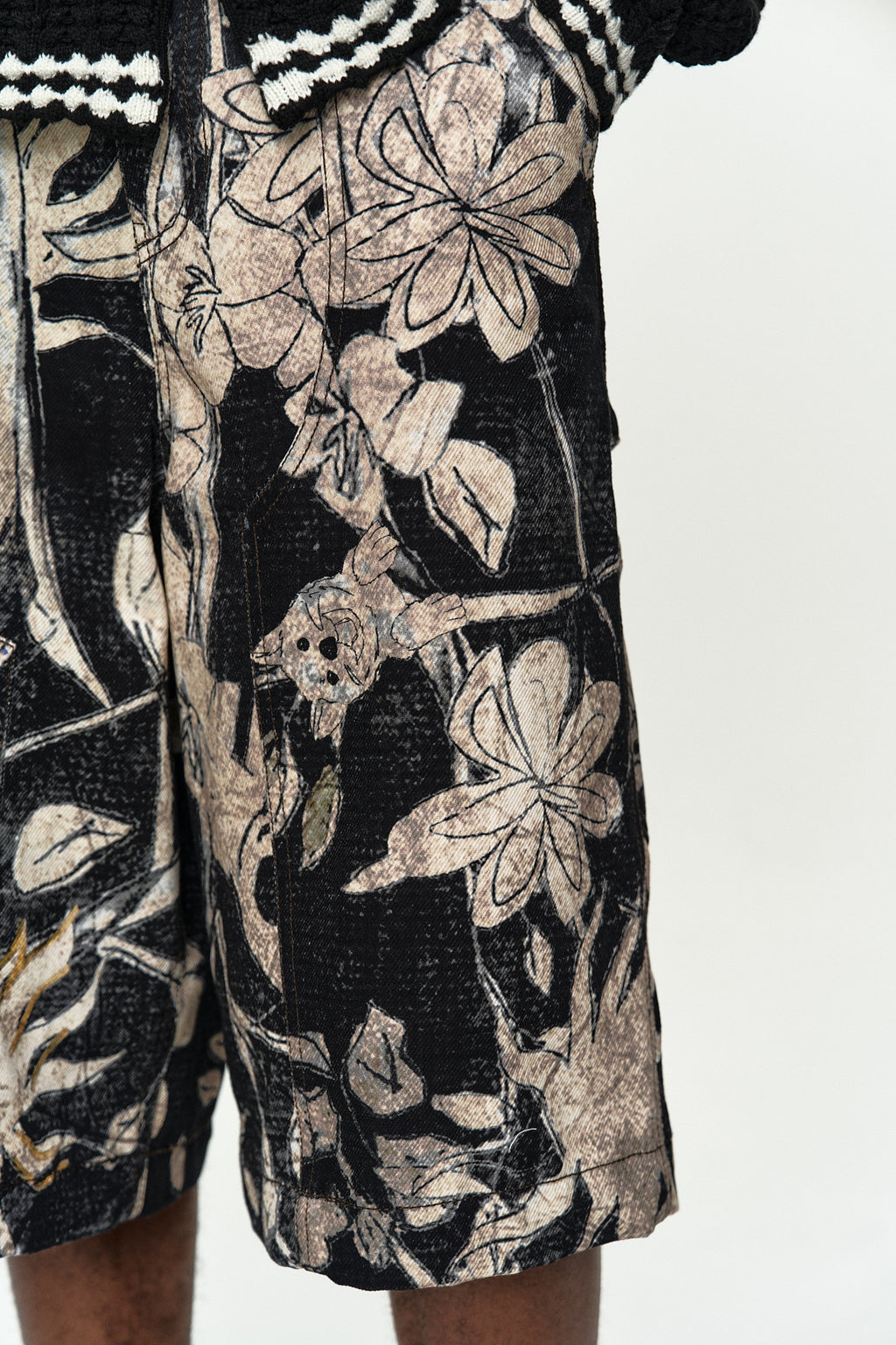 Andersson Bell - Flower Printed Carpenter Shorts (Black/Beige) product image 6 | TRAB K-Fashion Australia