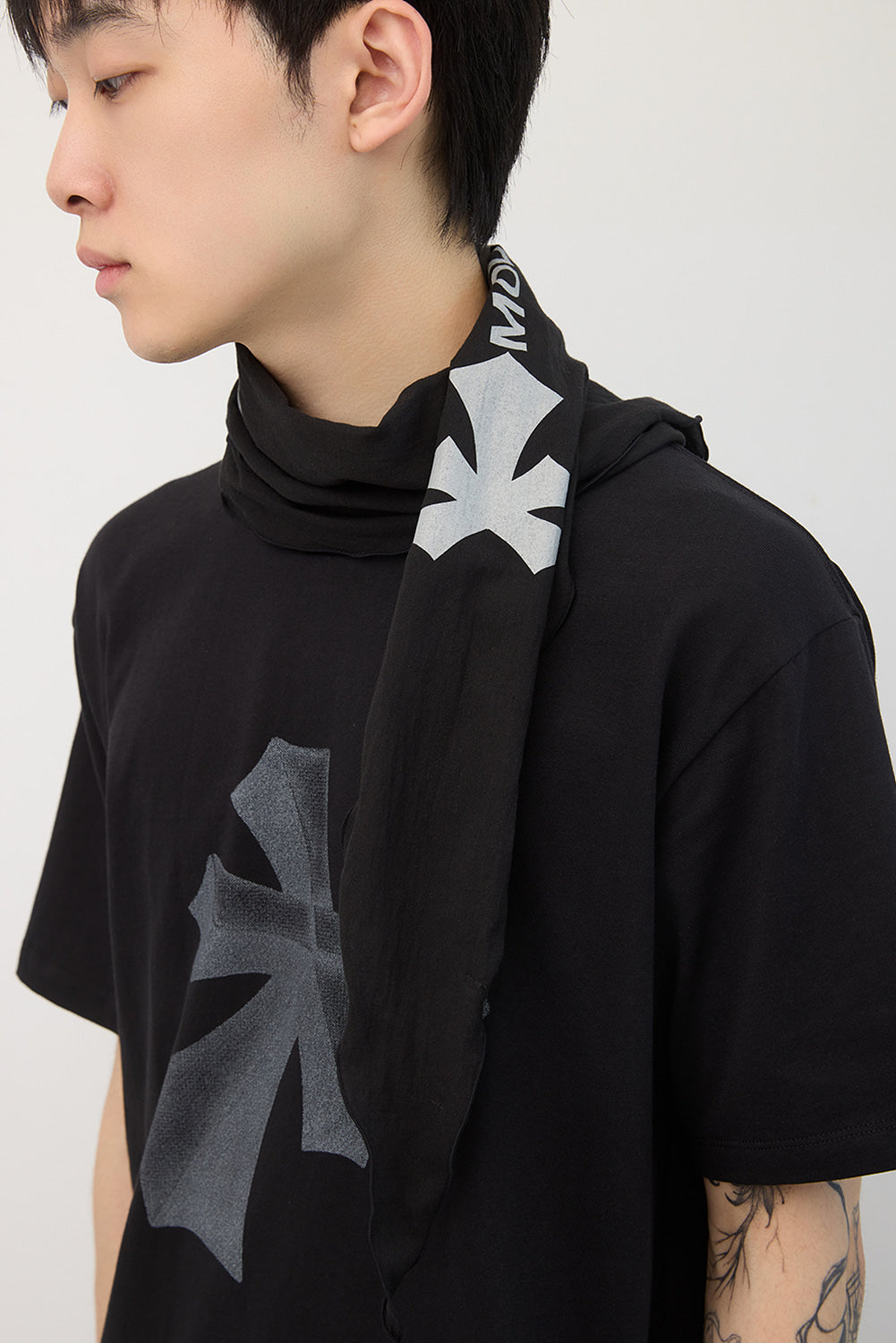 Hatchingroom - Tabber Modern Goth Diamond Slogan Scarf (Black) product image 12 | TRAB K-Fashion Australia