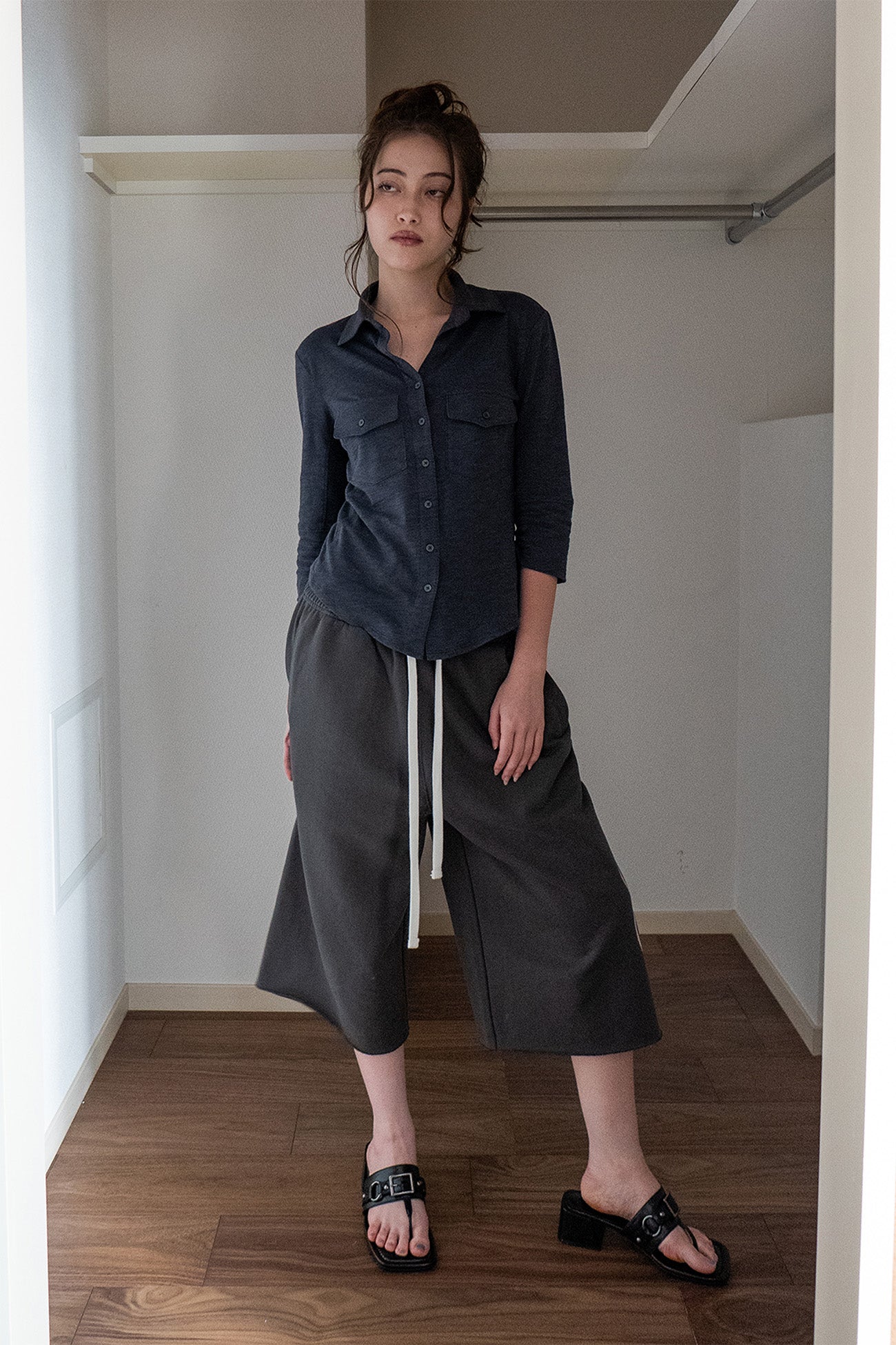 Deinet - Dn Script Sweat Bermuda Pants (Charcoal) product image 5 | TRAB K-Fashion Australia