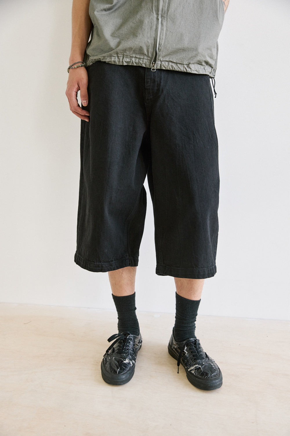 Hatchingroom - Bermuda Denim Shorts Crinkle (Black) product image 11 | TRAB K-Fashion Australia