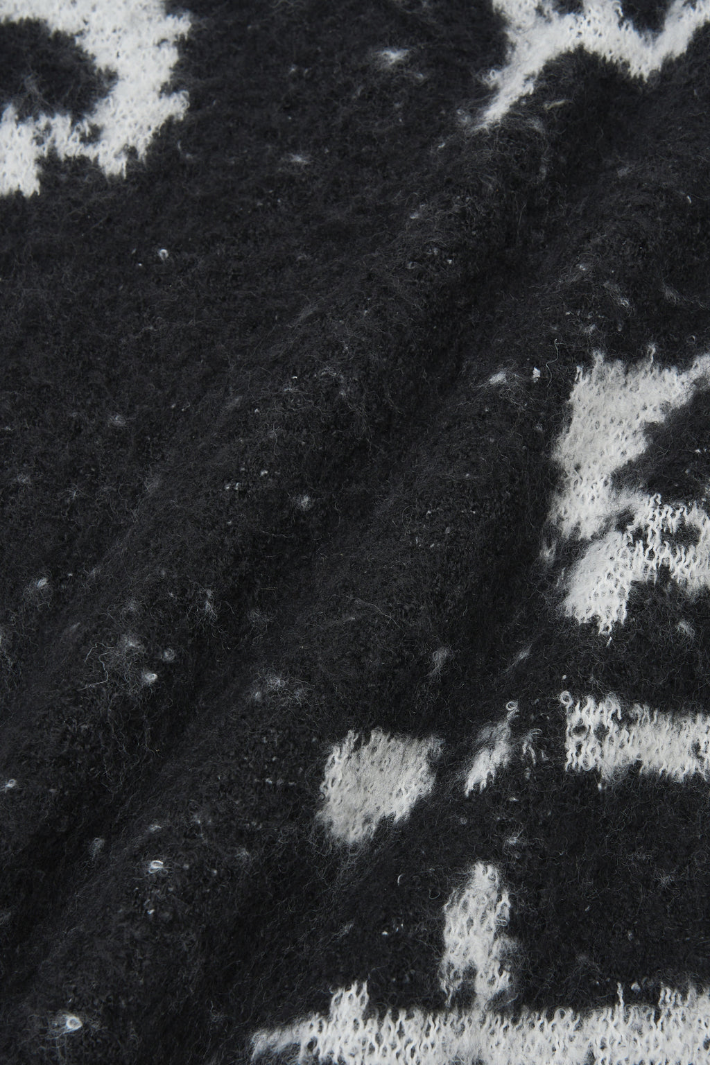 Matin Kim - Cracked Logo Muffler (Black) product image 4 | TRAB K-Fashion Australia