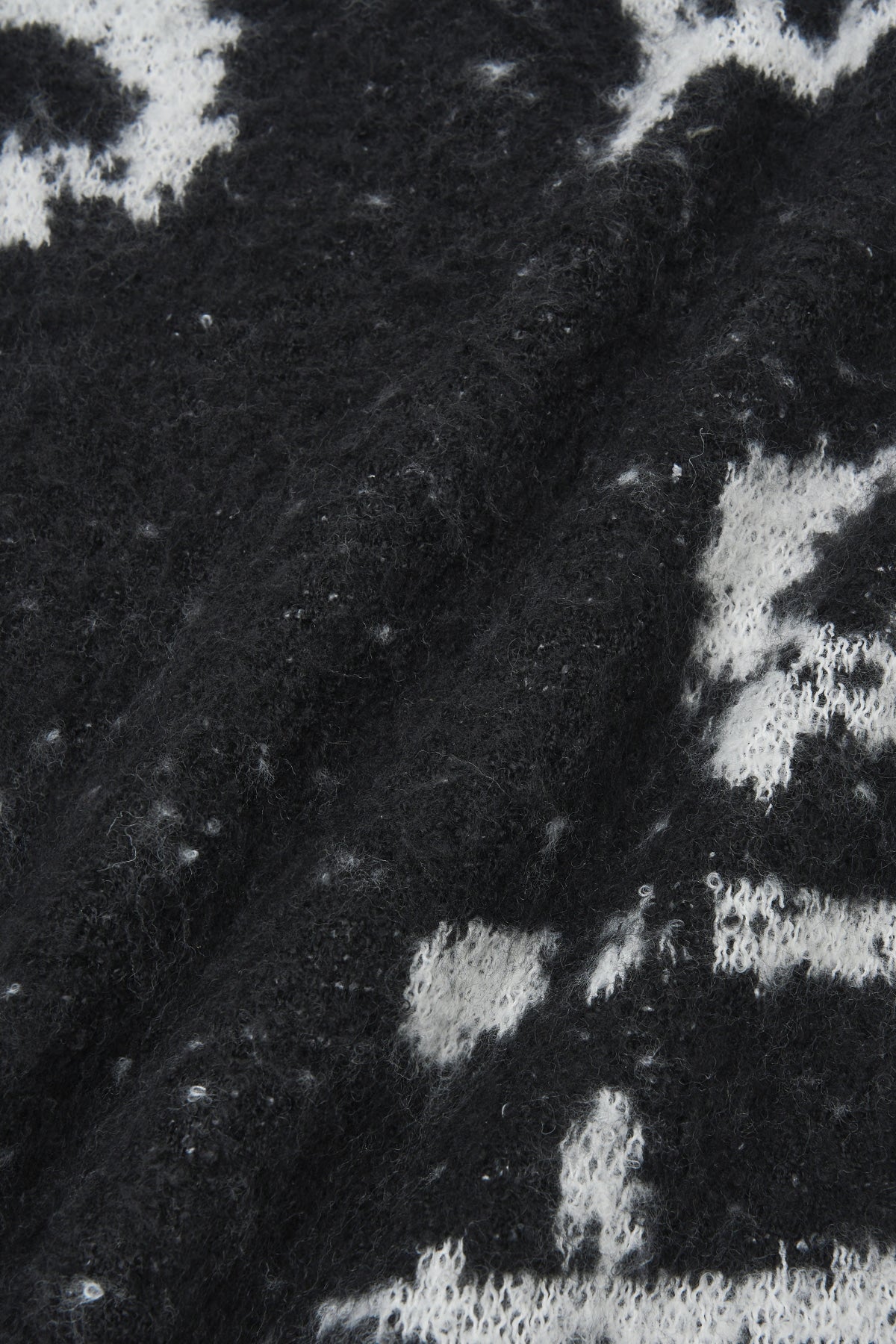 Matin Kim - Cracked Logo Muffler (Black) product image 4 | TRAB K-Fashion Australia