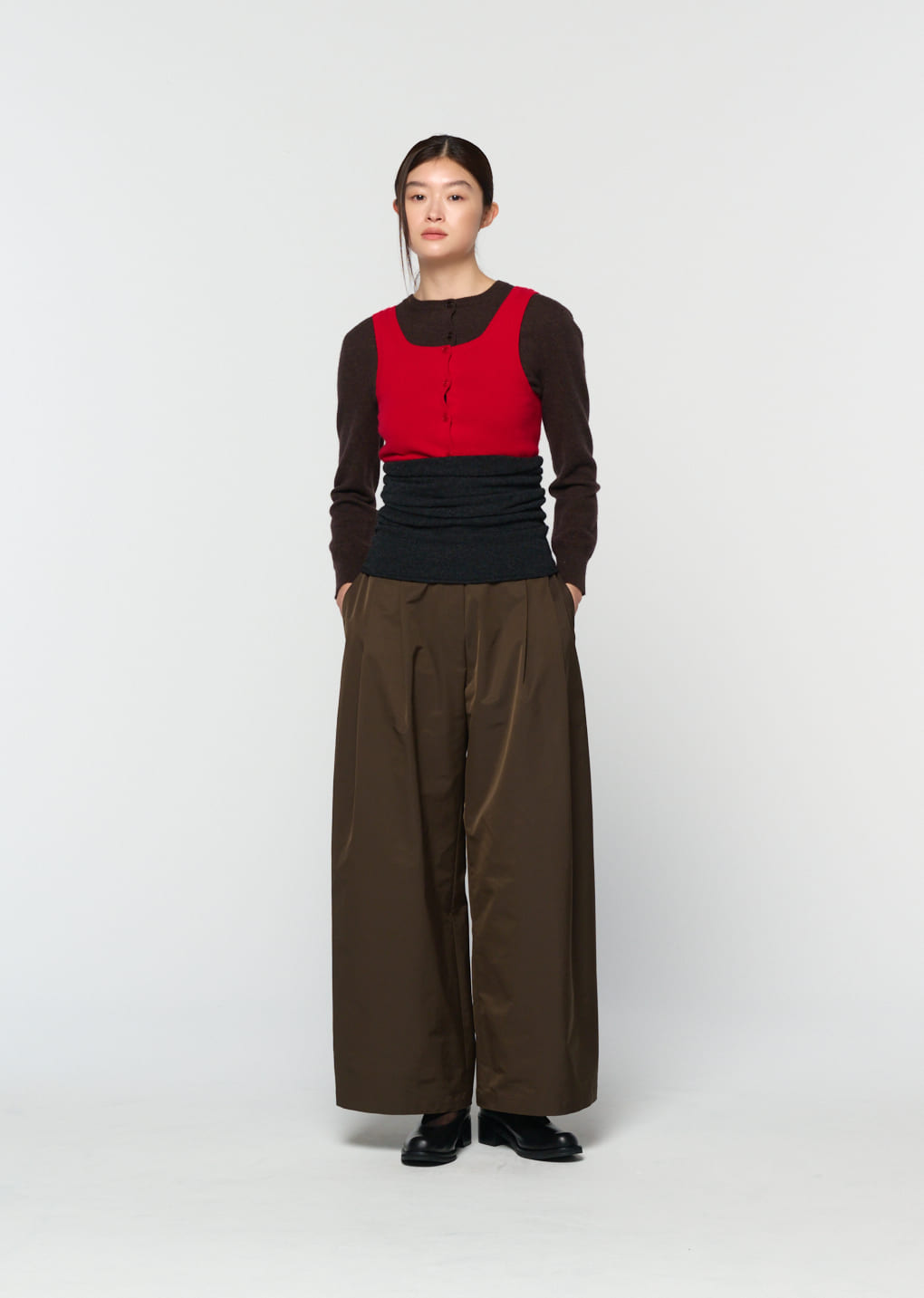 Amomento - two tuck balloon pants (Dark Brown) product image 9 | TRAB K-Fashion Australia