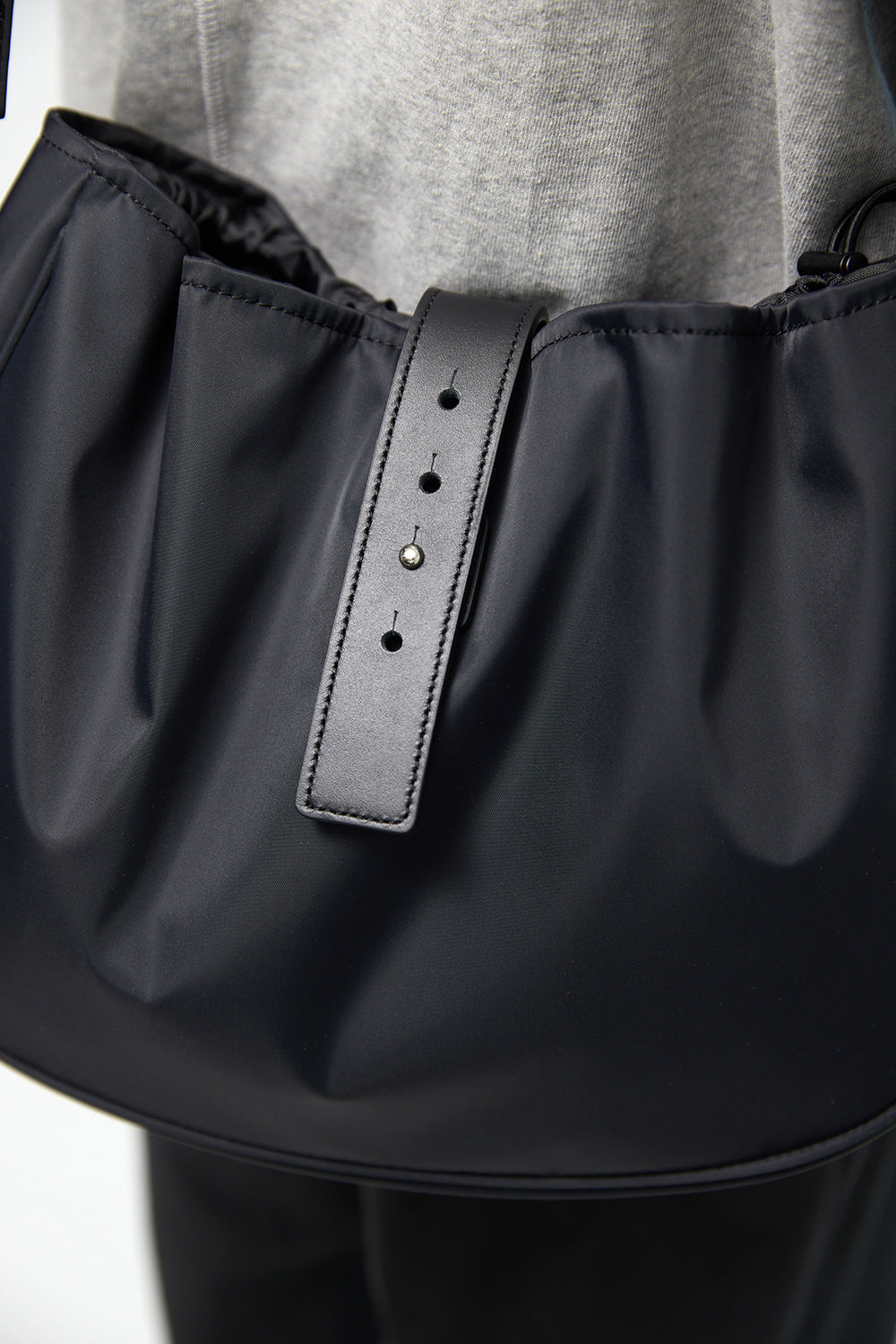 Hatchingroom - Wavy Bag Middle High Density Nylon (Black) product image 8 | TRAB K-Fashion Australia