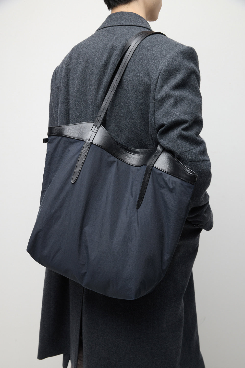 Hatchingroom - Arrow Tote Pig (Dyed Dark Navy) product image 9 | TRAB K-Fashion Australia