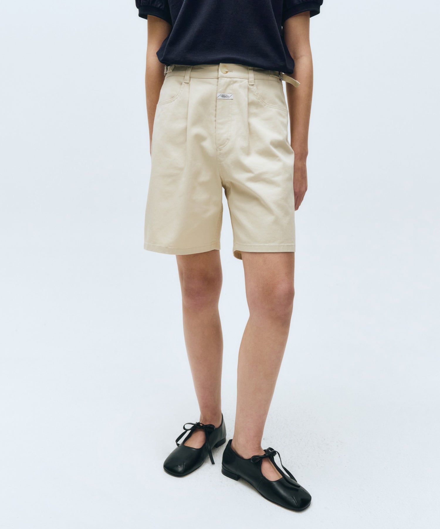 Marithe & Francois Girbaud - One Tuck Cotton Bermuda Pants (Ivory) product image 5 | TRAB K-Fashion Australia