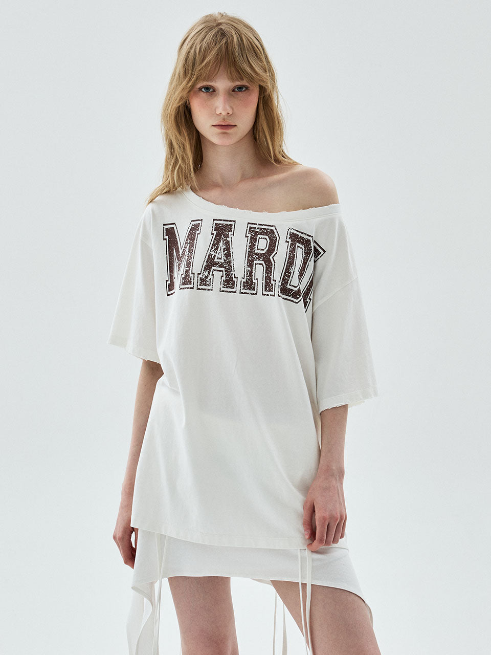 Mardi Mercredi - Tshirt Off Shoulder Cracked Logo Destroyed (Ivory Burgundy) product image 1 | TRAB K-Fashion Australia
