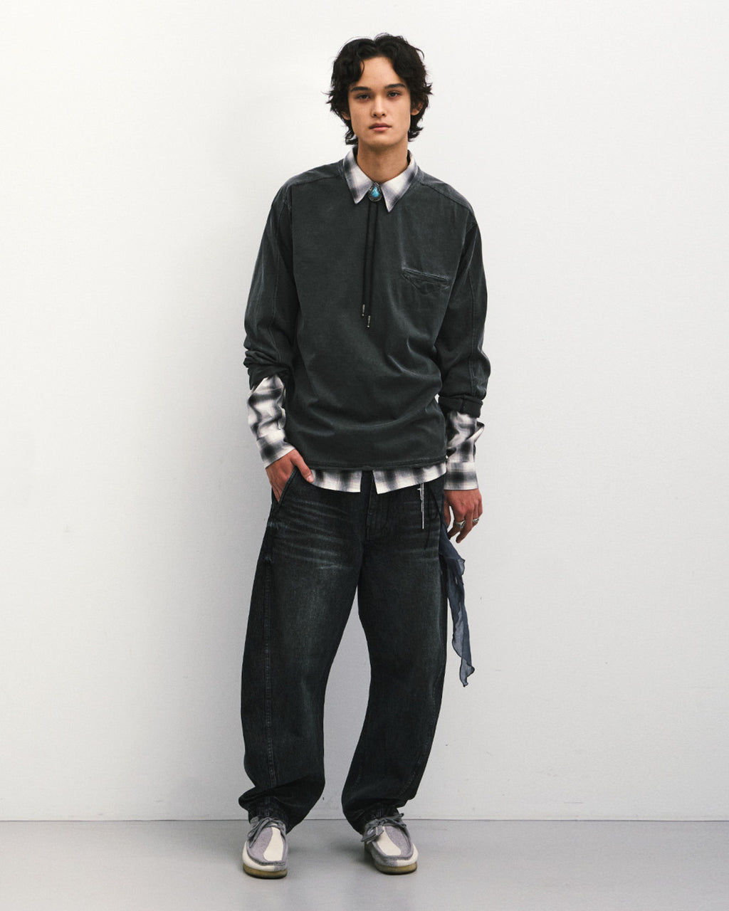 Eastlogue - Cut Out Ea Basic L.s T-shirts (Pigment Charcoal) product image 4 | TRAB K-Fashion Australia