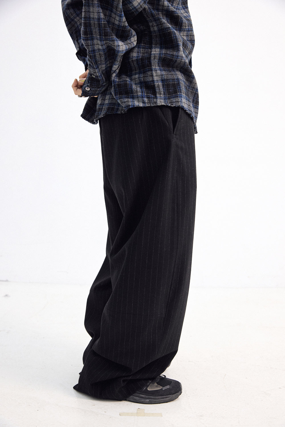 Hatchingroom - Wide Curve Trousers Stripe (Black) product image 9 | TRAB K-Fashion Australia