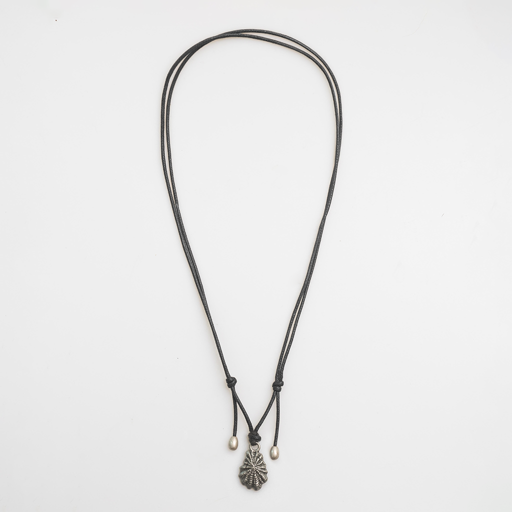 Towtow Archive - [Pre-Order – Ships June 19] Oyster Charm Necklace Silver (Black) product image 2 | TRAB K-Fashion Australia