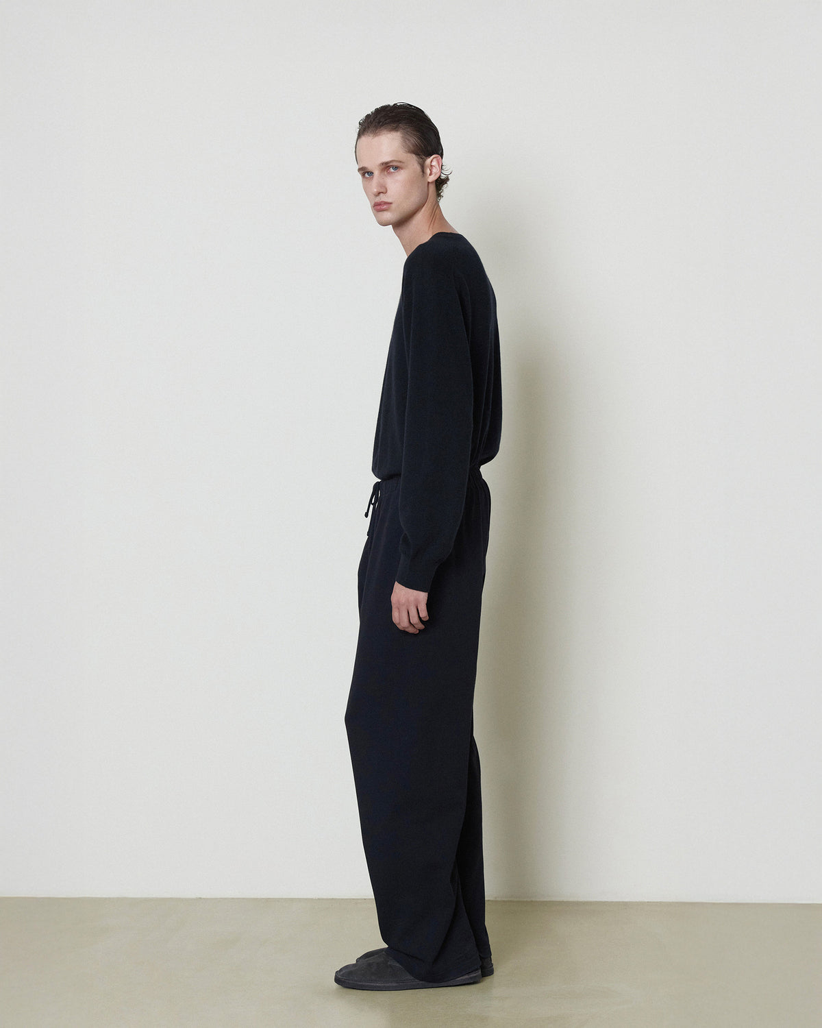 Brownyard - Super Light Cashmere Sweater (Black) product image 5 | TRAB K-Fashion Australia
