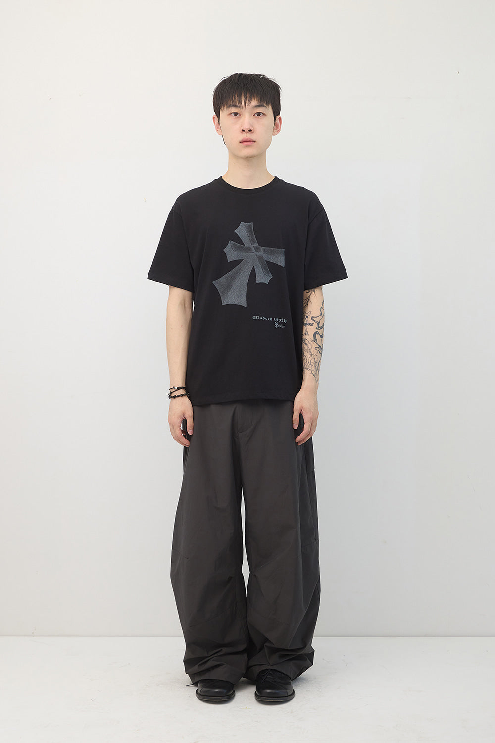 Hatchingroom - Tabber Symbol Graphic T-shirt (Black) product image 11 | TRAB K-Fashion Australia
