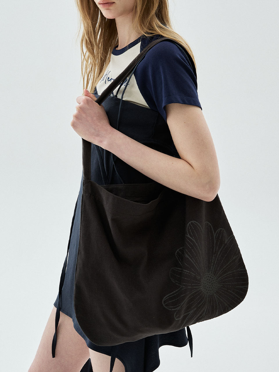Mardi Mercredi - Eco Bag Flower Cracked (Charcoal Taupe) product image 1 | TRAB K-Fashion Australia