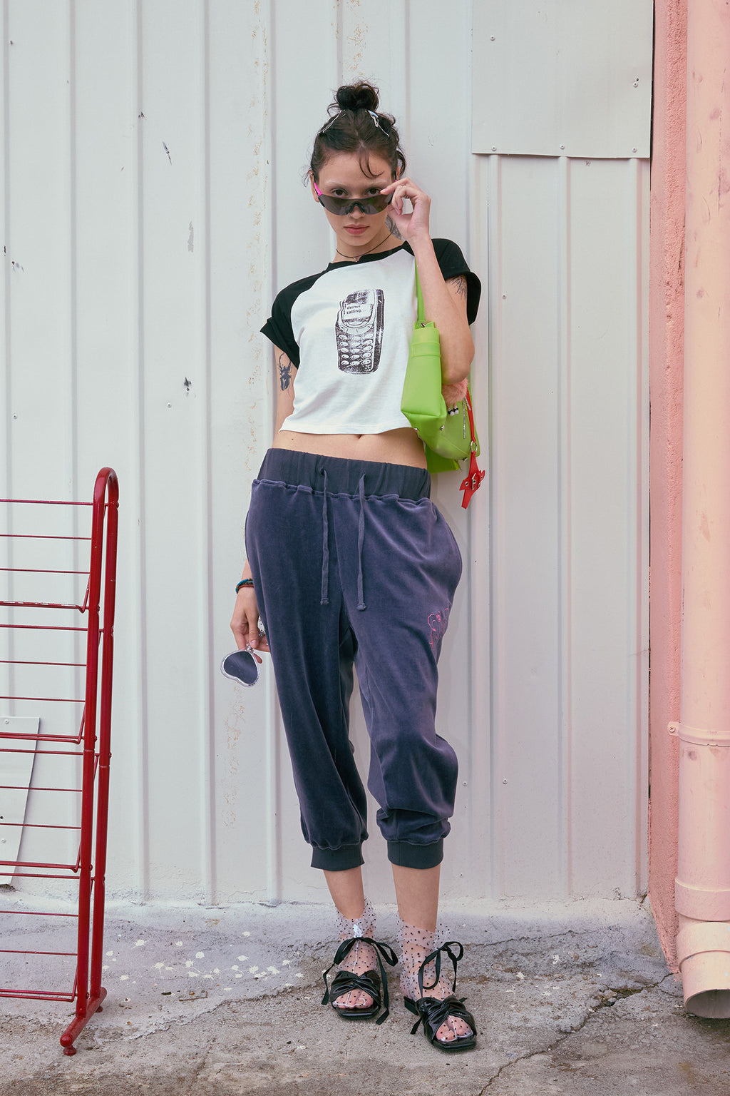 Deinet - Rose Typo Capri Jogger Pants (Charcoal) product image 4 | TRAB K-Fashion Australia