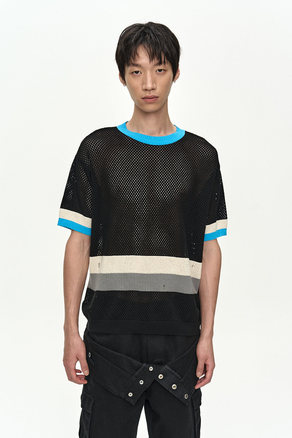 Andersson Bell - Color-Blocked Short Sleeve Crew-Neck Sweater (Black/Blue) product image 5 | TRAB K-Fashion Australia