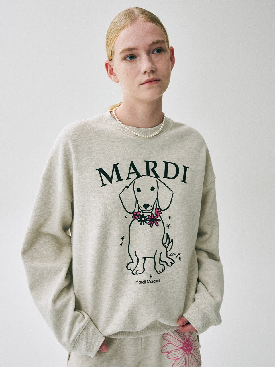 Mardi Mercredi - Sweatshirt Swing The Tail Ddanji Flower Necklace (Oatmeal Pink) product image 1 | TRAB K-Fashion Australia