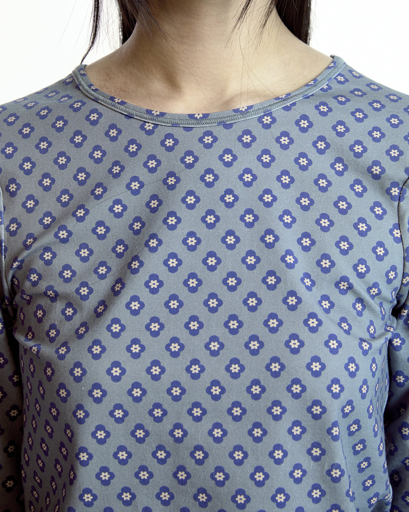 Coyseio - Flower Capri Sleeve (Grey) product image 2 | TRAB K-Fashion Australia