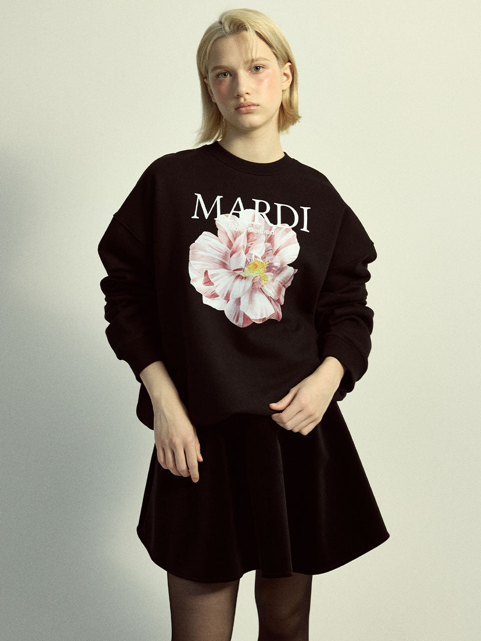 Mardi Mercredi - Sweatshirt Roses 01 (Black) product image 1 | TRAB K-Fashion Australia