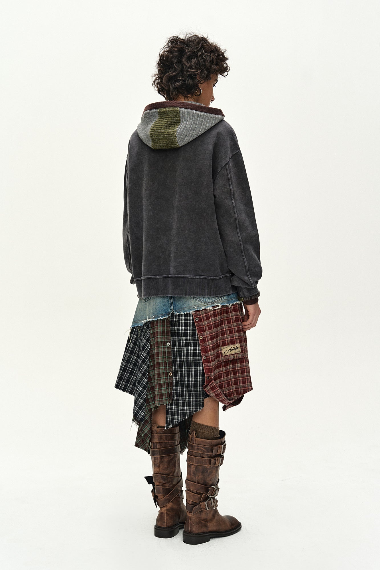Andersson Bell - (essential) Unisex Heart Fix Sweatshirt (charcoal) (Charcoal) product image 5 | TRAB K-Fashion Australia
