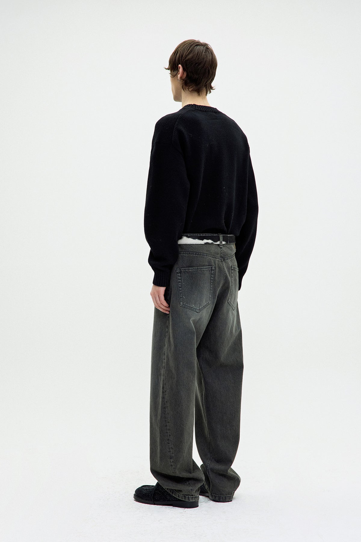 Coor - Wool Cropped Crewneck Sweater (Black) product image 4 | TRAB K-Fashion Australia