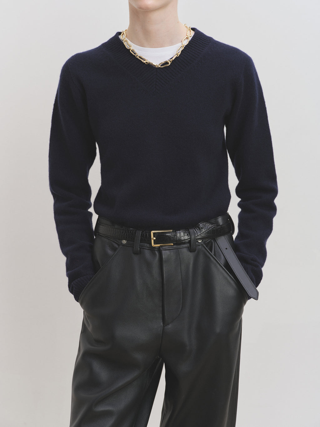 Tonywack - Cropped V-Neck Wool Sweater (Navy) product image 7 | TRAB K-Fashion Australia