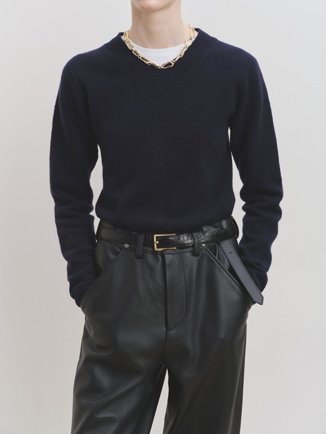 Tonywack - Cropped V-Neck Wool Sweater (Navy) product image 7 | TRAB K-Fashion Australia