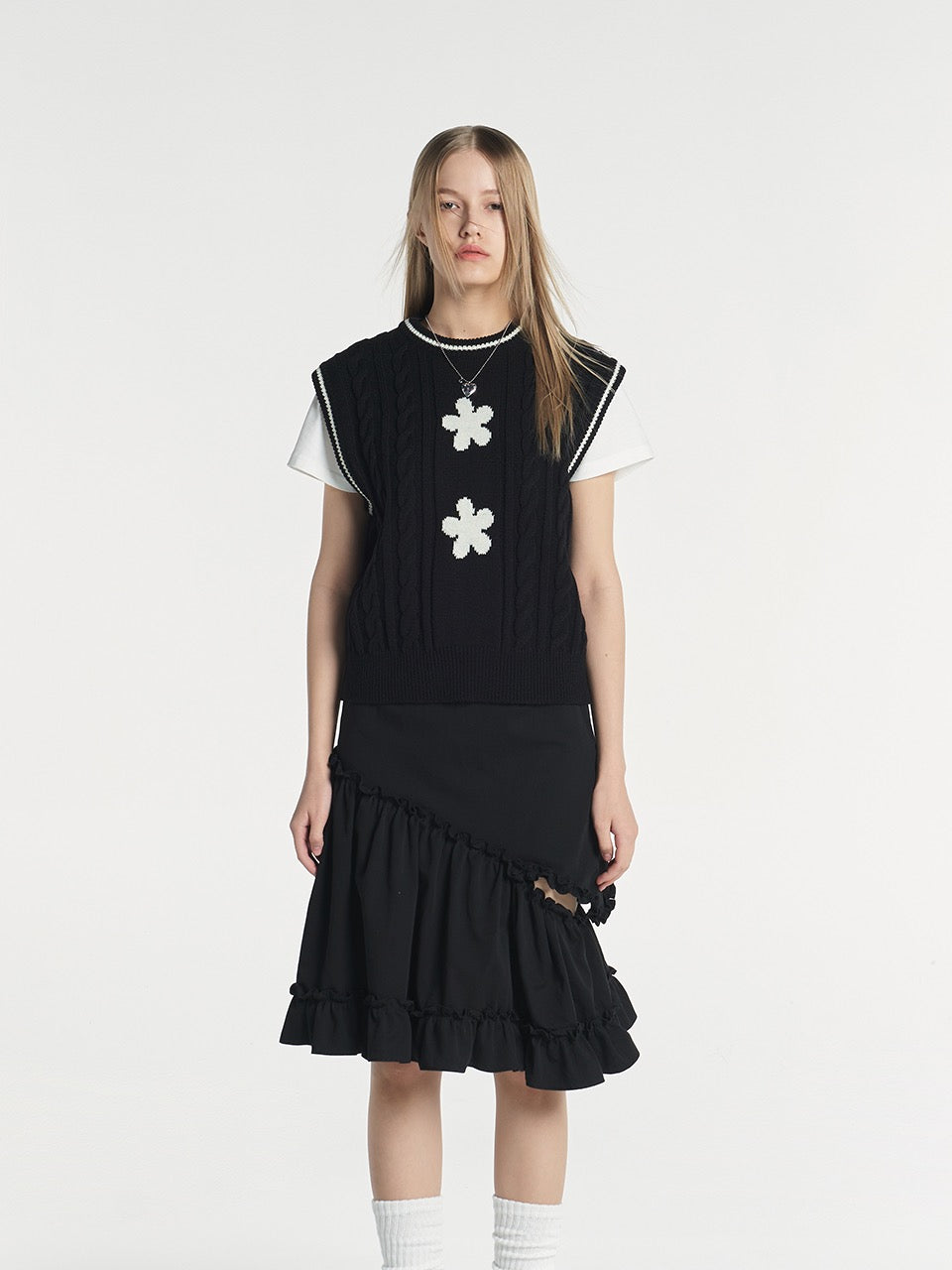 Margarin Fingers - Point Flower Knit Vest (Black) product image 1 | TRAB K-Fashion Australia