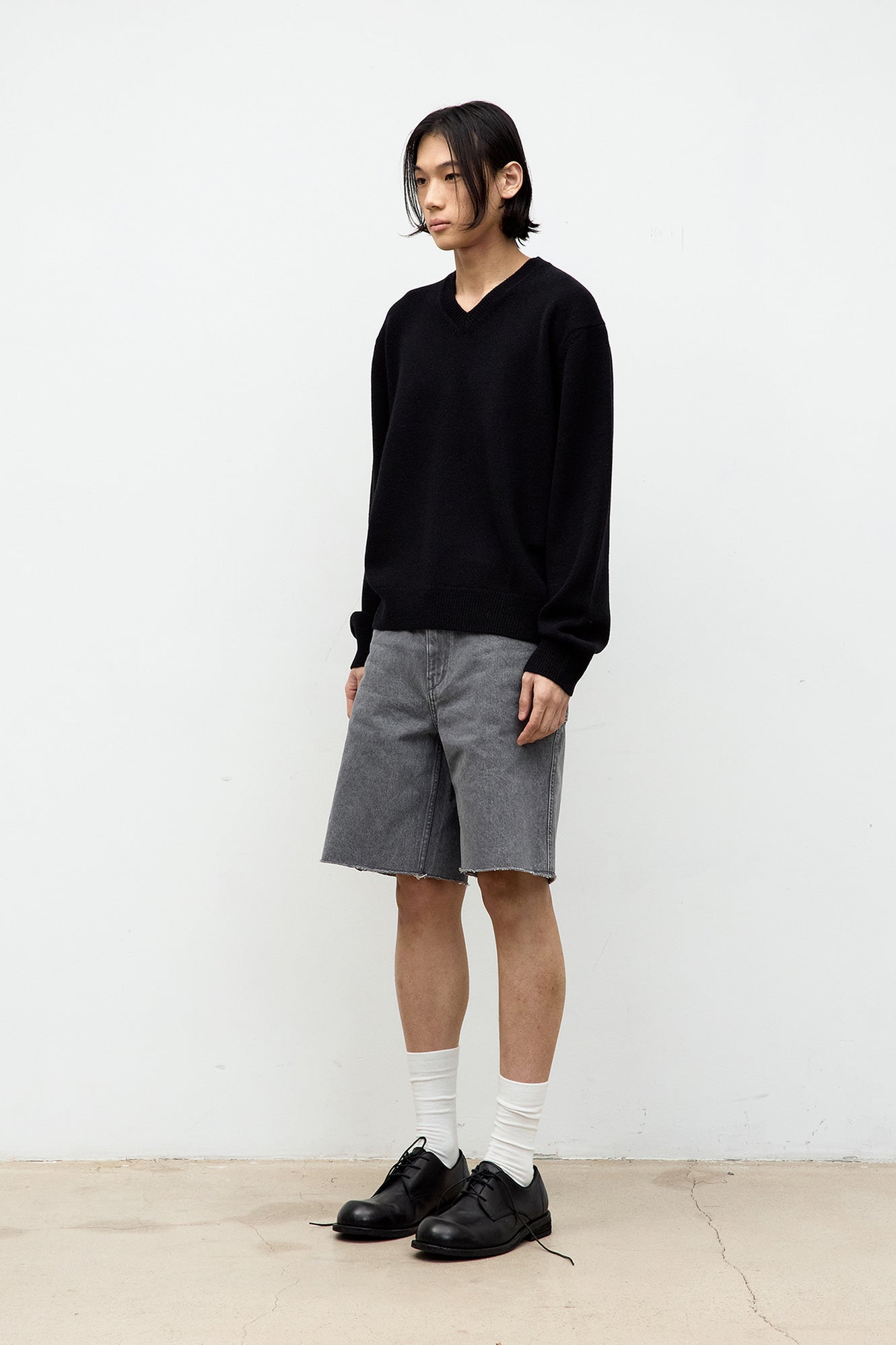 Coor - Wool Cropped Crewneck Sweater (Black) product image 3 | TRAB K-Fashion Australia