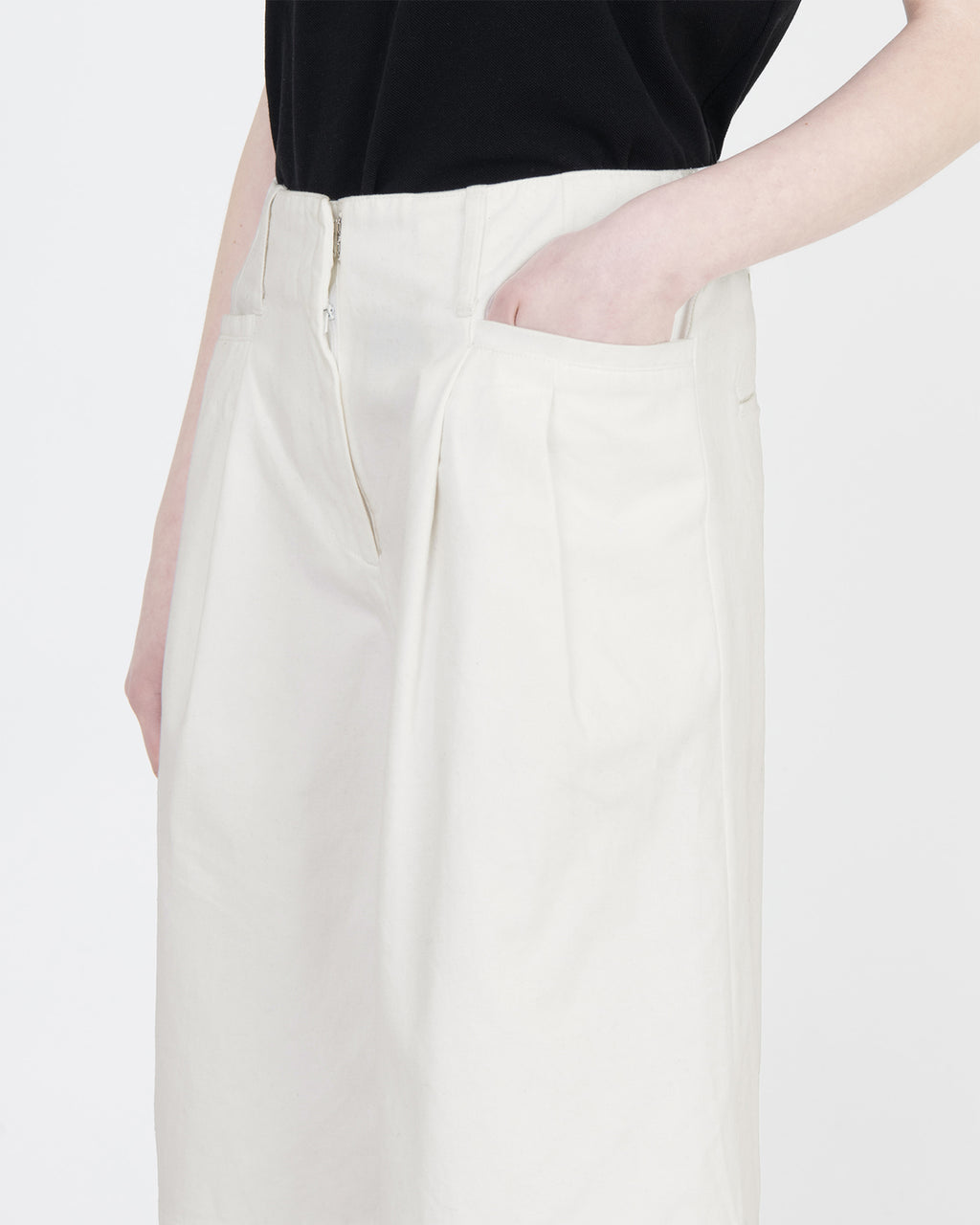 Brownyard - Two Tuck Half Pants (White) product image 4 | TRAB K-Fashion Australia