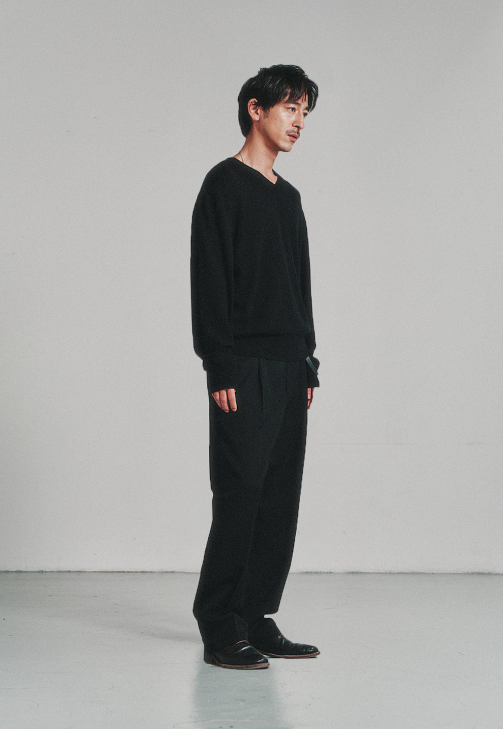 Art if acts - Cashmere V-Neck Knit (Black) product image 3 | TRAB K-Fashion Australia