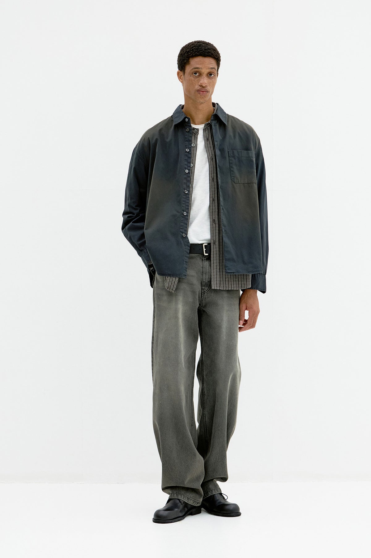 Coor - Washed Dyed Sun Faded Shirt (Washed Charcoal) product image 2 | TRAB K-Fashion Australia