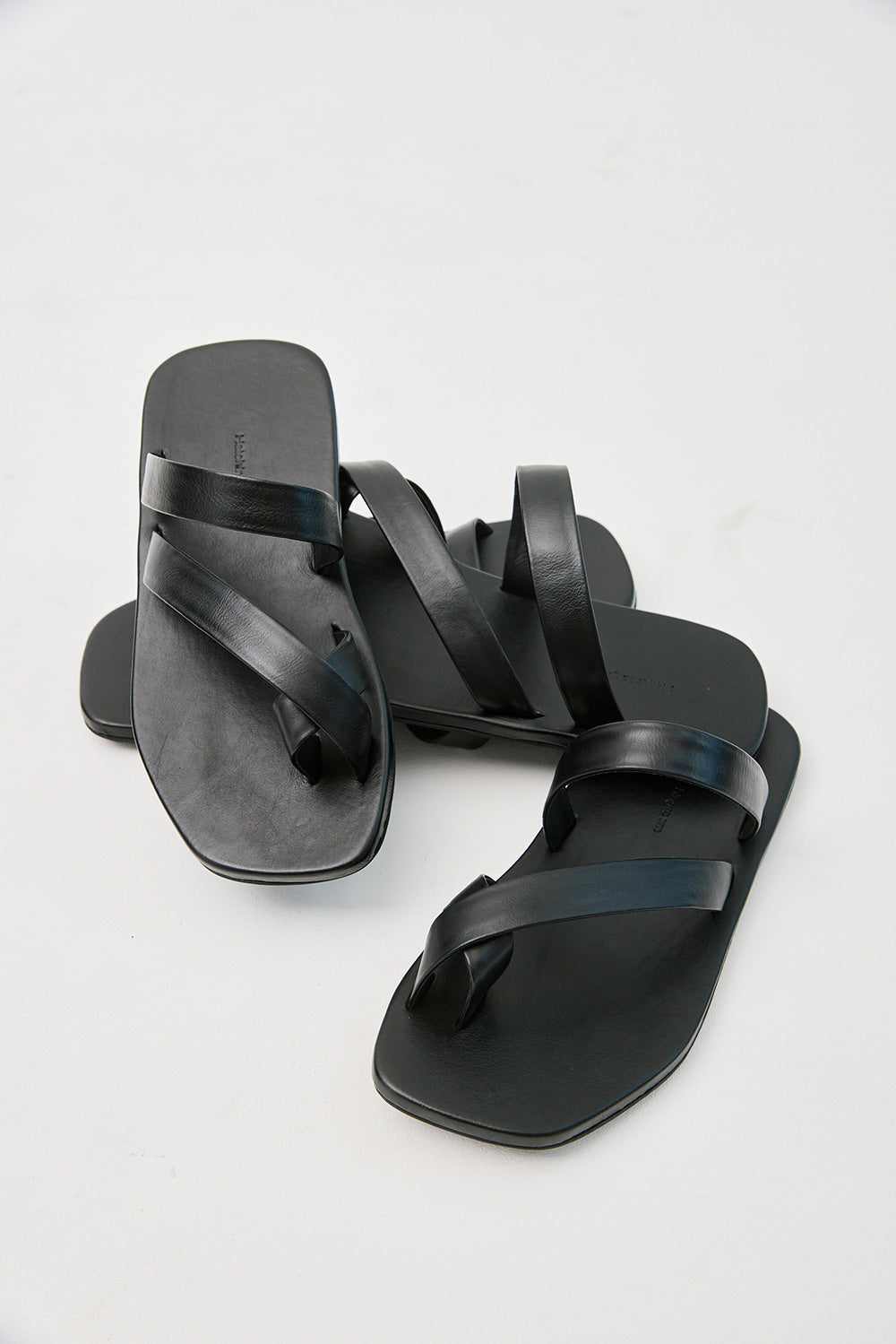 Hatchingroom - 05 Leather Flip Flops (Black) product image 2 | TRAB K-Fashion Australia