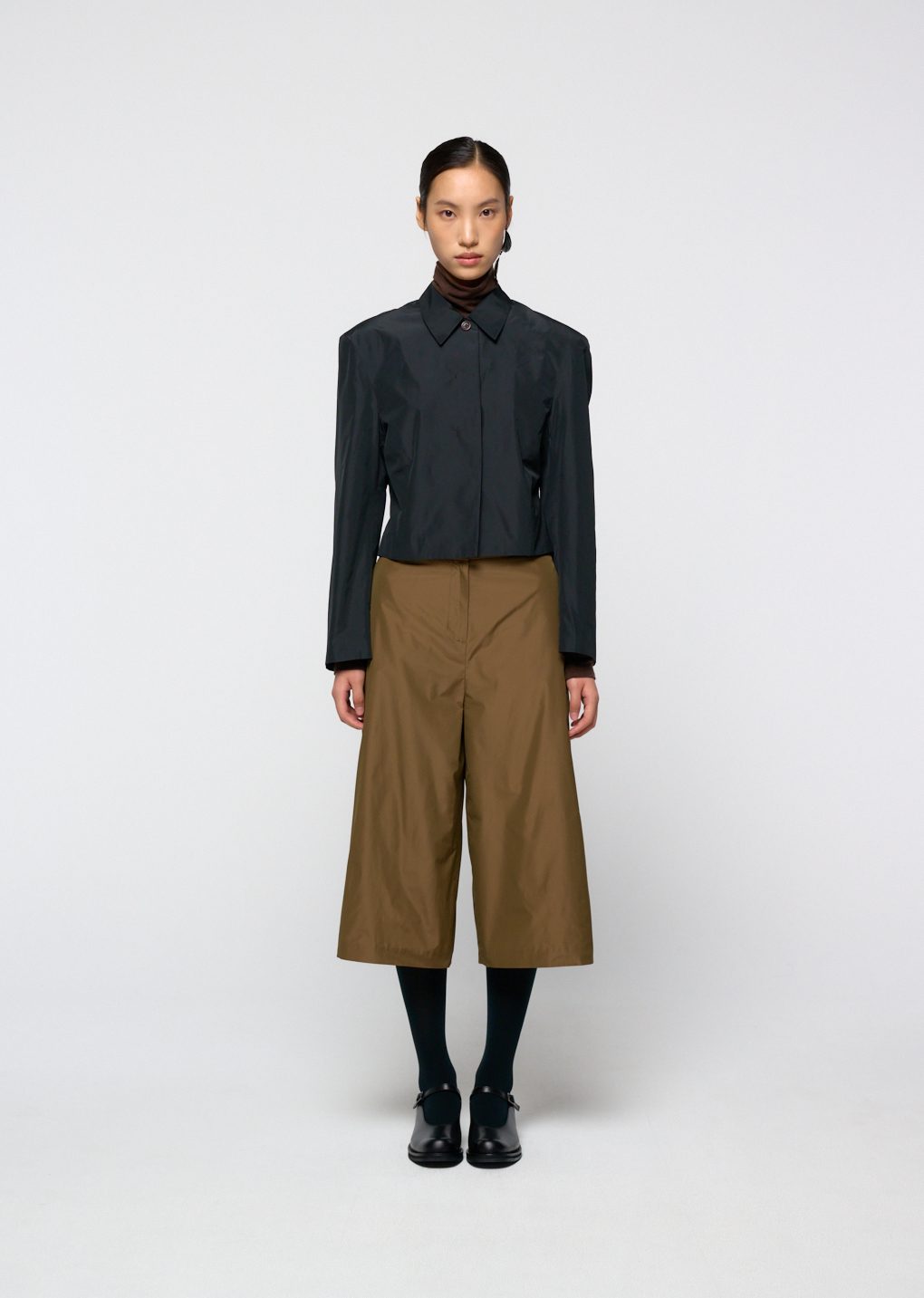 Amomento - Silk taffeta bermuda pants (Khaki) product image 2 | TRAB K-Fashion Australia