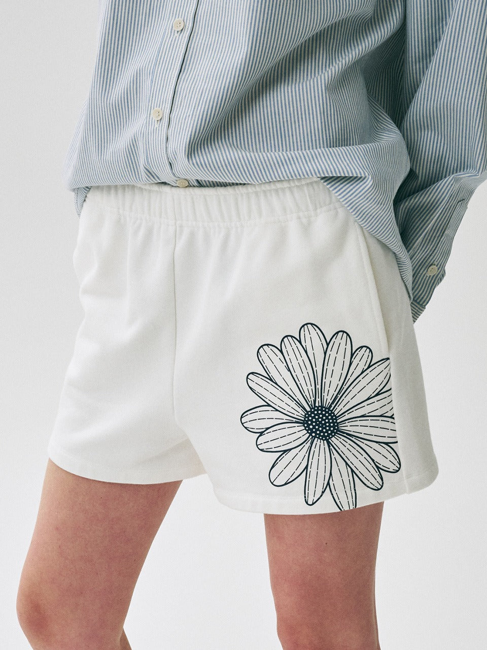 Mardi Mercredi - Sweat Shorts Flower (White Navy) product image 1 | TRAB K-Fashion Australia