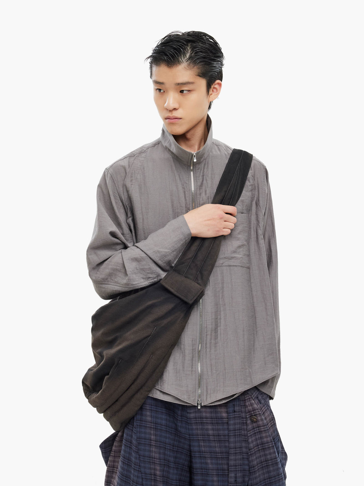 Jiyong Kim - Sun-Bleached Draped Shoulder Bag (Black) product image 3 | TRAB K-Fashion Australia
