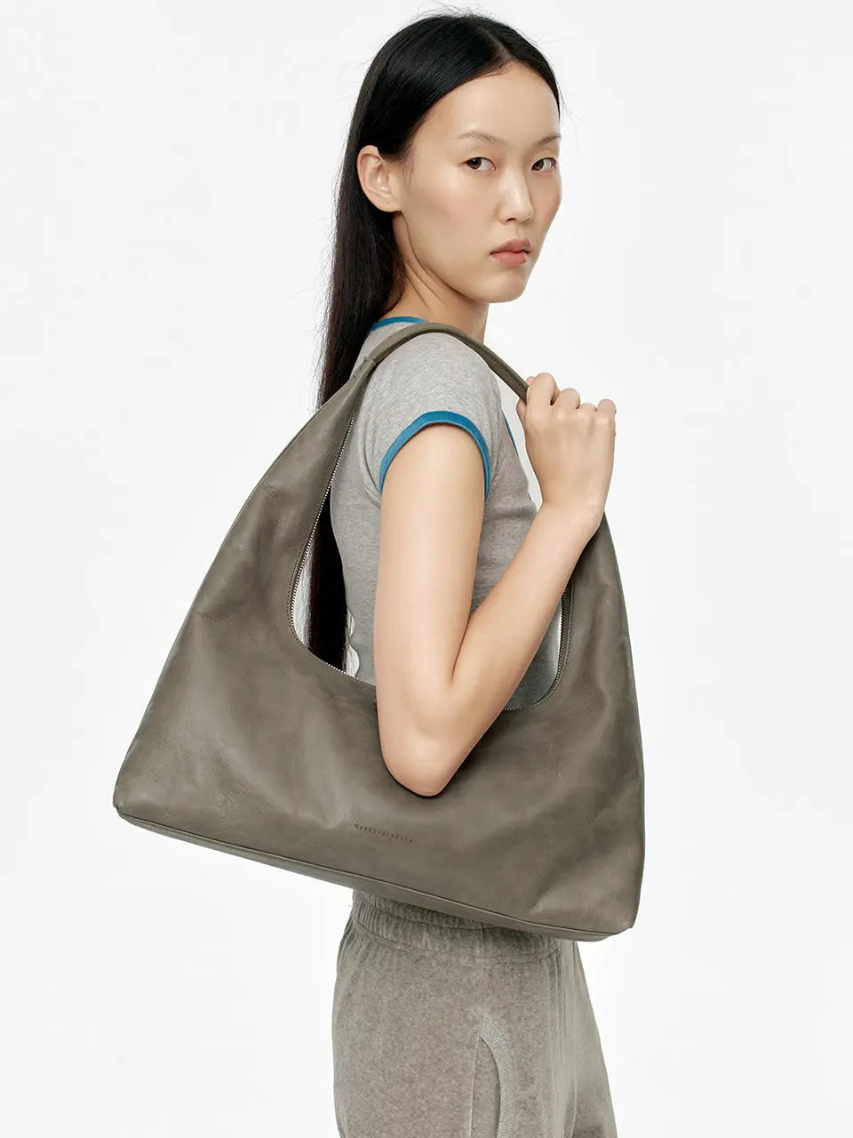 Marge Sherwood - Hobo Large (Etoffe Pull-Up) product image 2 | TRAB K-Fashion Australia