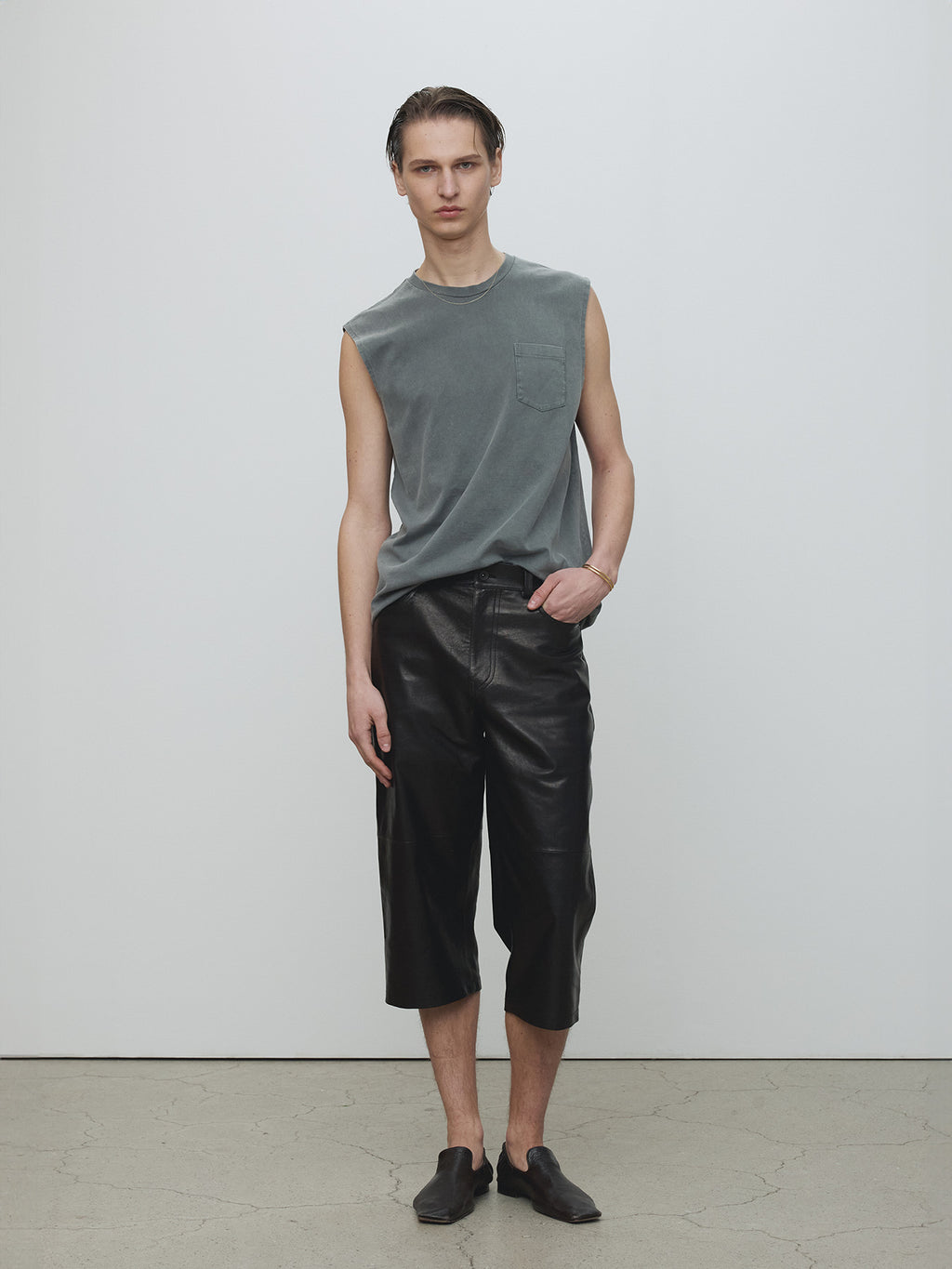 Tonywack - Garment-Dyed Patch Pocket Sleeveless (Faded Carbon) product image 6 | TRAB K-Fashion Australia