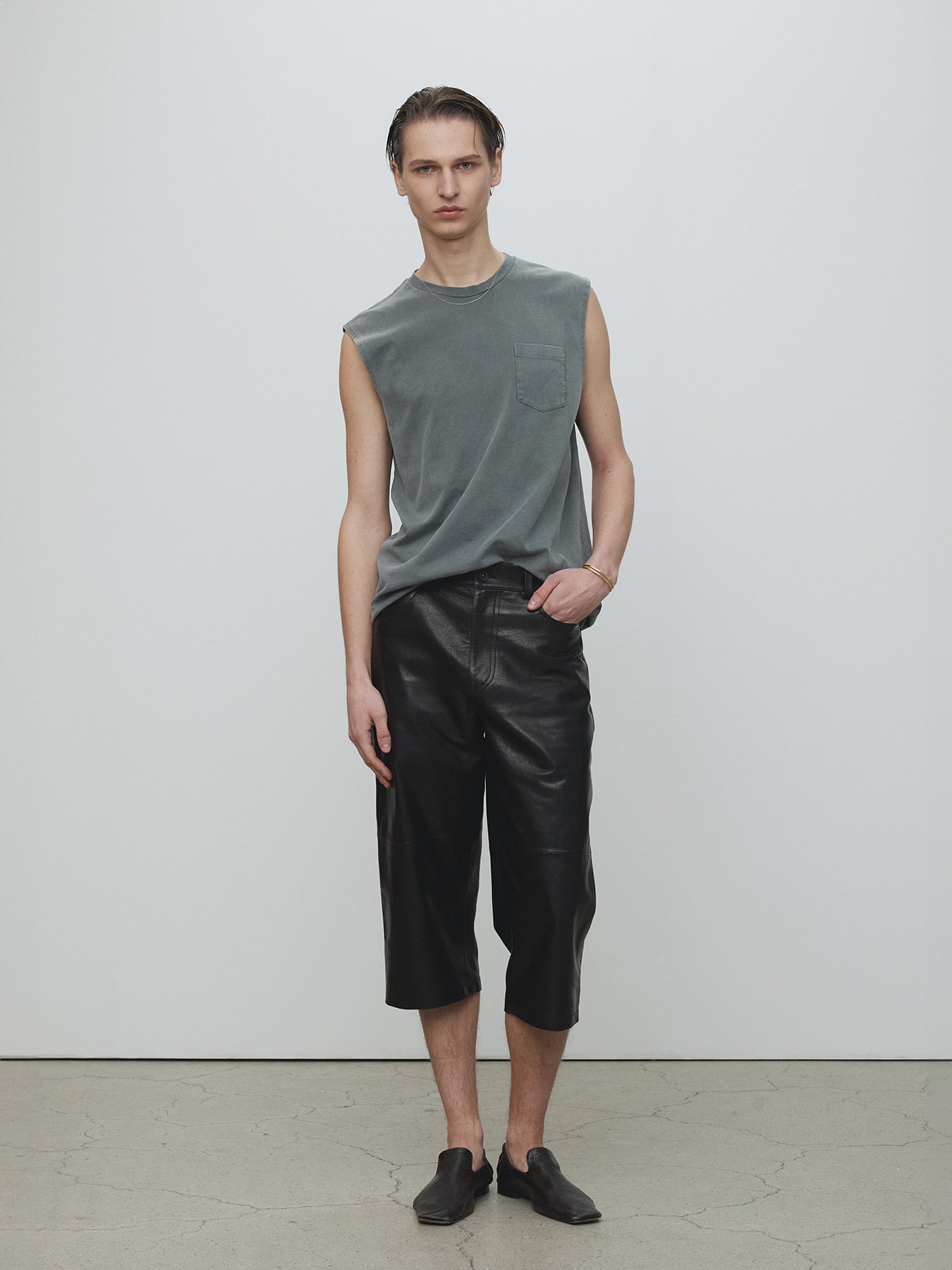 Tonywack - Garment-Dyed Patch Pocket Sleeveless (Faded Carbon) product image 6 | TRAB K-Fashion Australia
