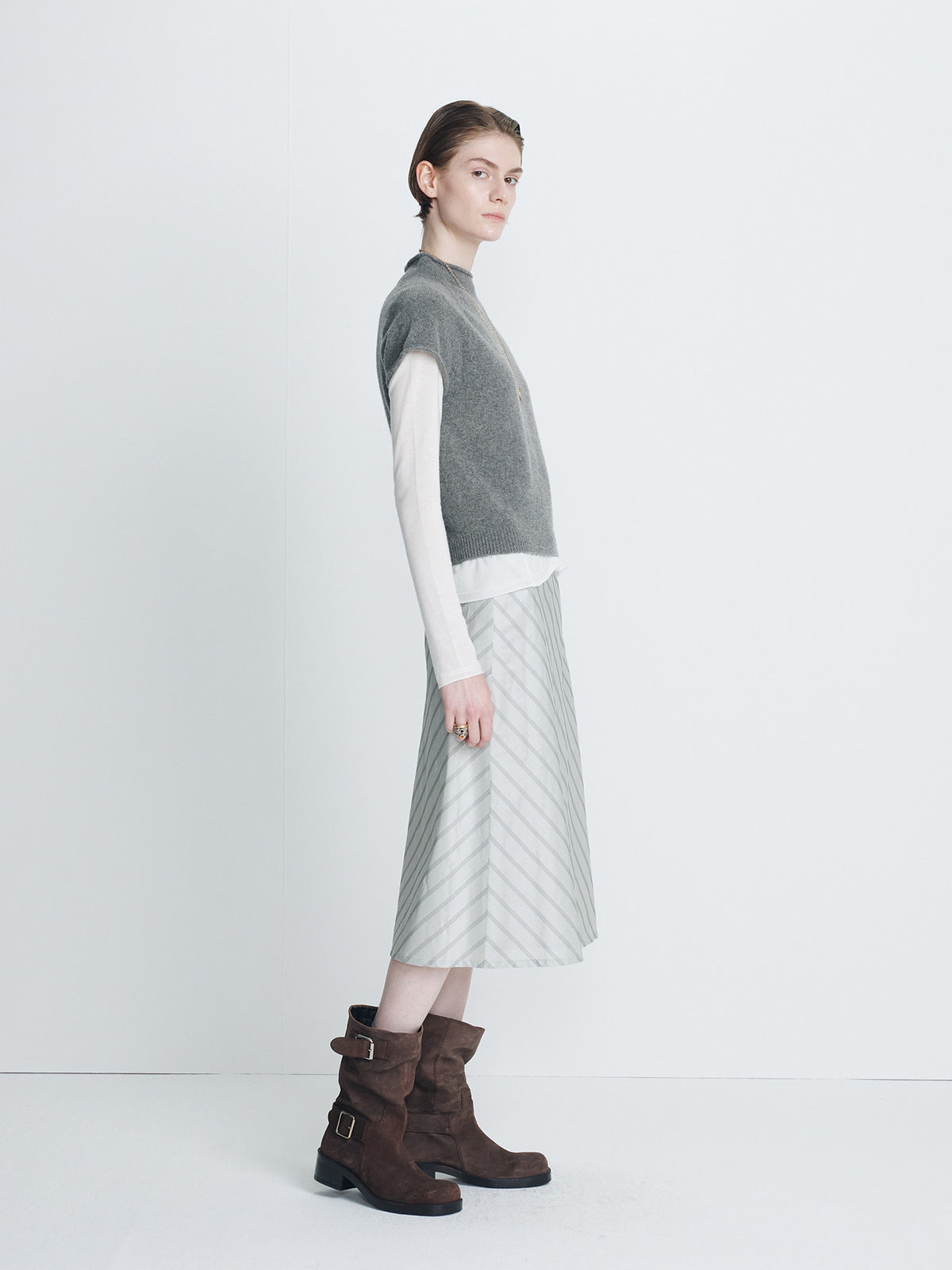 Tonywack - Superfine Wool Cropped Sweater (Warm Grey) product image 2 | TRAB K-Fashion Australia