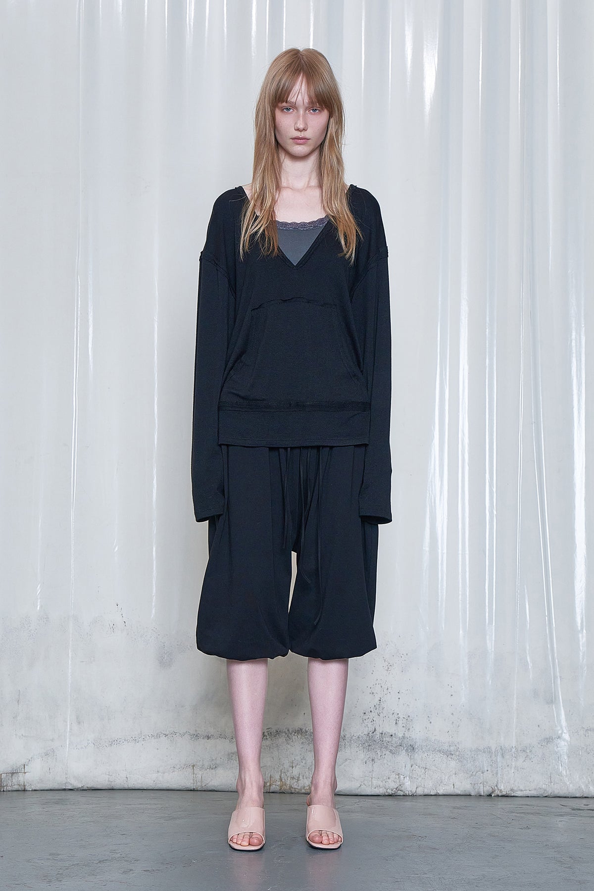 Deinet - Raw V Long Sleeve (Black) product image 1 | TRAB K-Fashion Australia