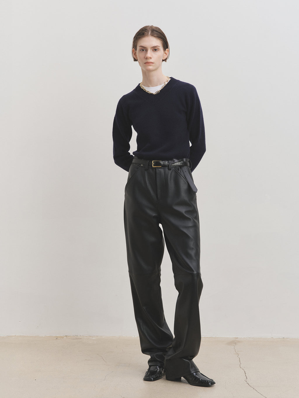 Tonywack - Cropped V-Neck Wool Sweater (Navy) product image 6 | TRAB K-Fashion Australia