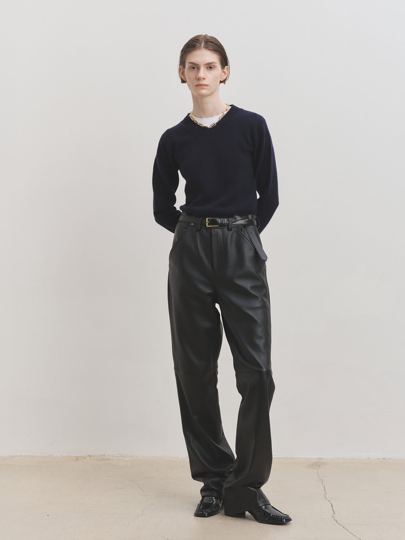 Tonywack - Cropped V-Neck Wool Sweater (Navy) product image 6 | TRAB K-Fashion Australia