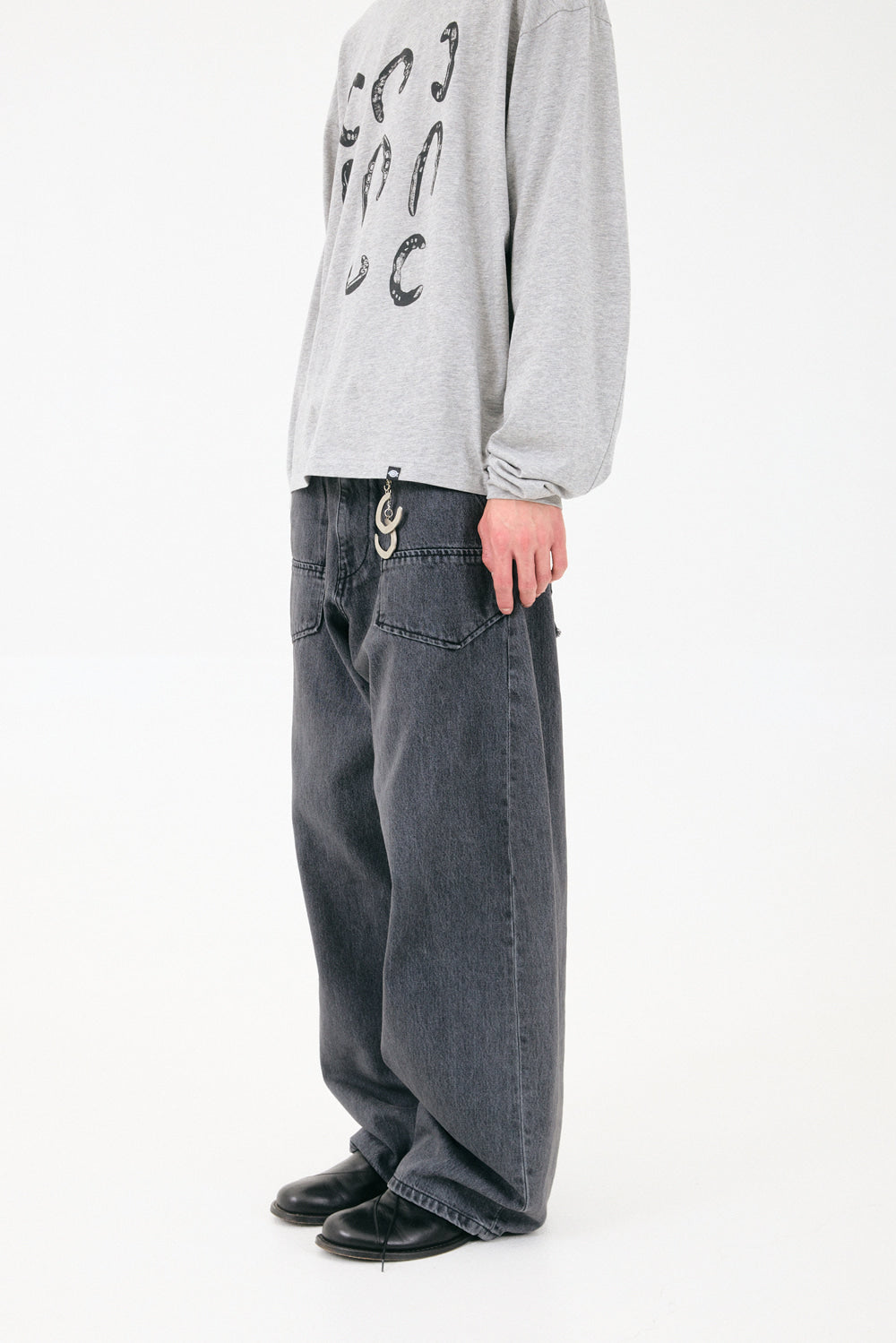 Hatchingroom - Wide Curve Carpenter Jeans (Dusty Black) product image 13 | TRAB K-Fashion Australia