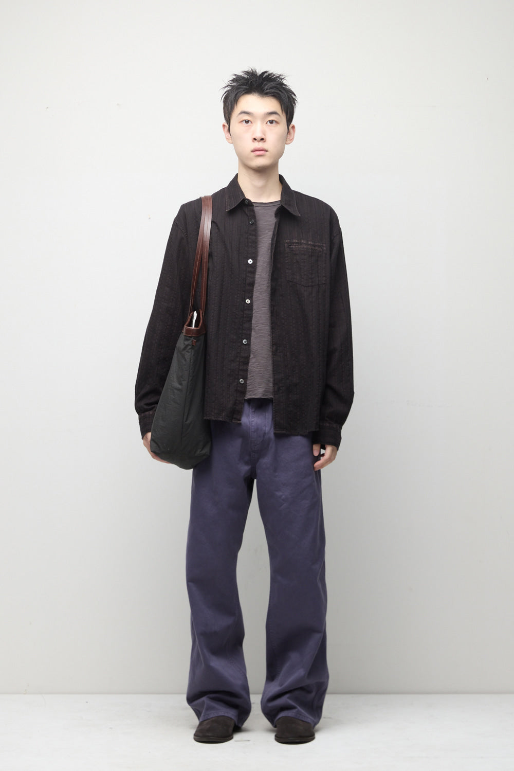 Hatchingroom - Arrow Tote Pig (Dyed Charcoal) product image 7 | TRAB K-Fashion Australia