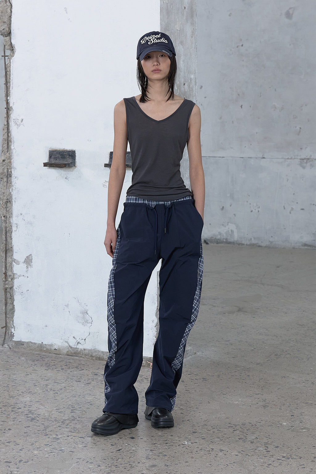 Deinet - Ist Kultur Sleeveless (Charcoal) product image 4 | TRAB K-Fashion Australia